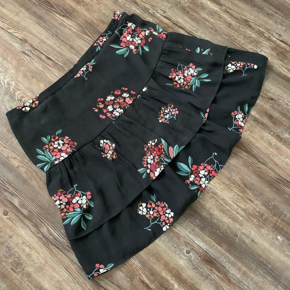 🔥 Ann Taylor LOFT Hydrangea Tiered Flippy Skirt - Picture 3 of 8